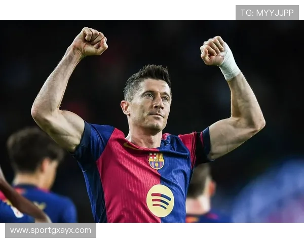 莱万巴萨首秀高效输出 展现锋霸价值