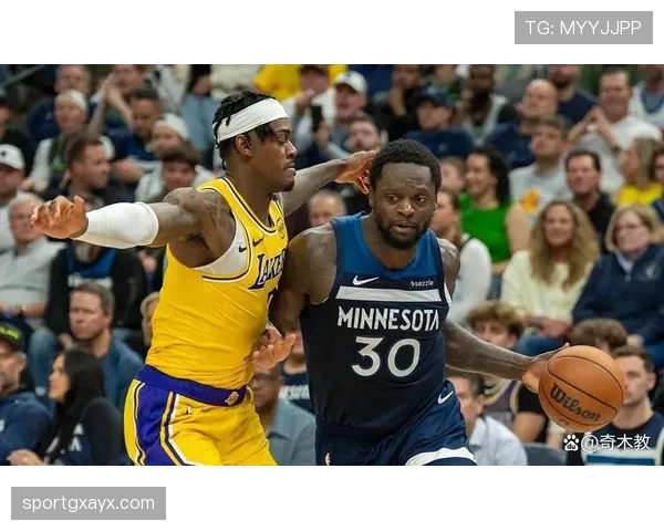 范德比尔特关键防守助力球队季后赛取胜