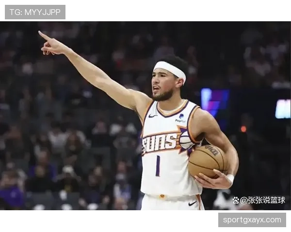 德文·布克场下居然这么会享受，和赛场上那个拼命三郎判若两人！