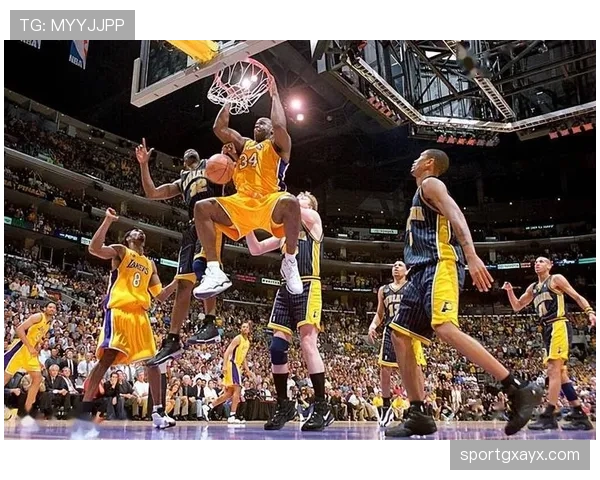 迪瓦茨篮下传球提高湖人挡拆效率塑造内线组织新高度